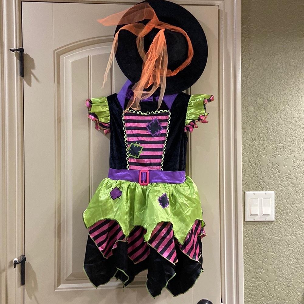 Witches Costume.  GUC!